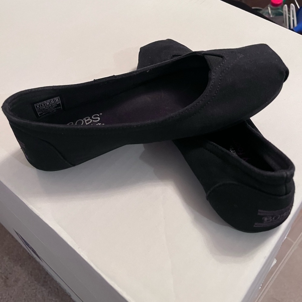 Skechers Black Minimalist Flats